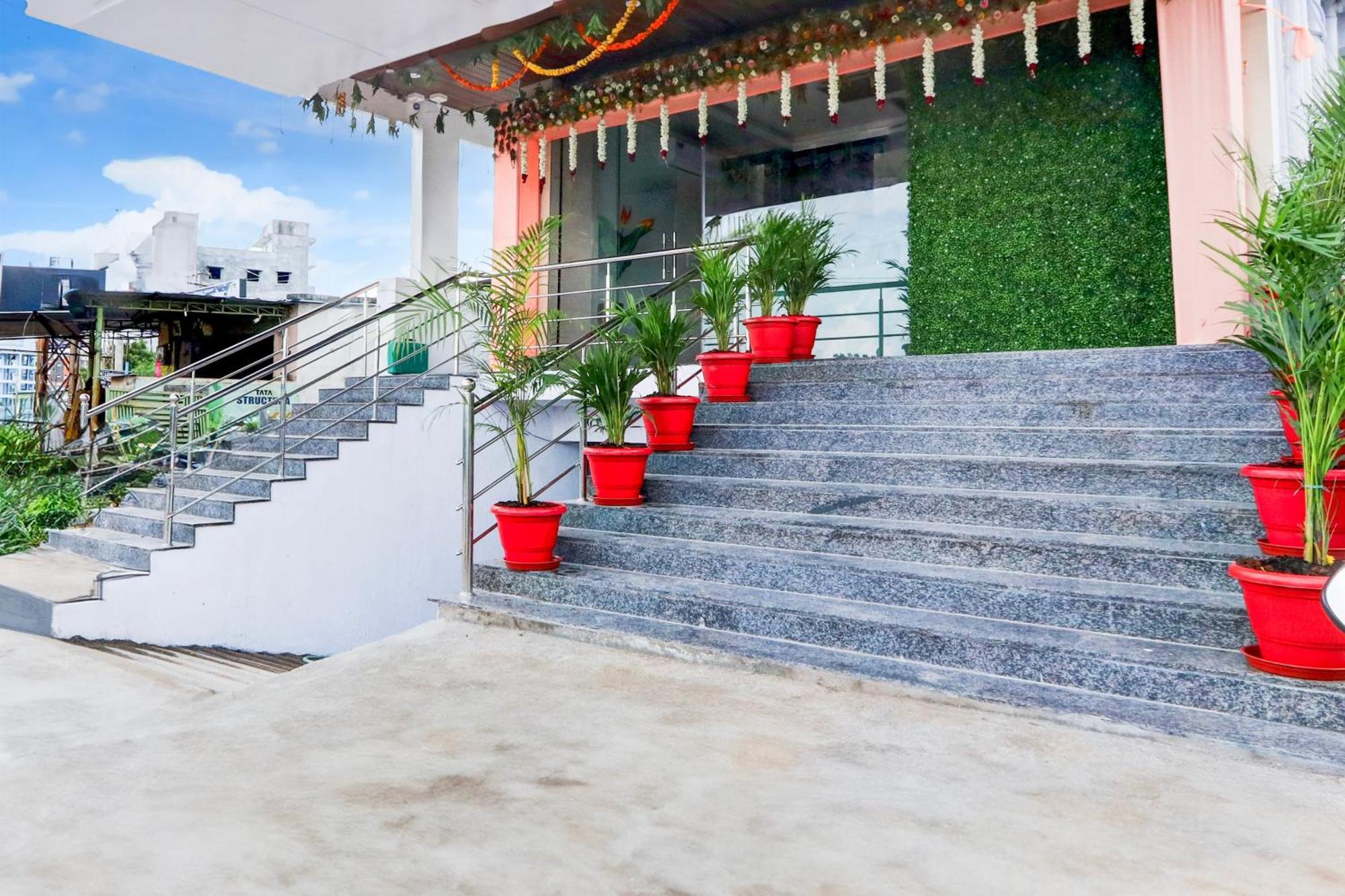 Hotel O Pr Grand Khammam エクステリア 写真