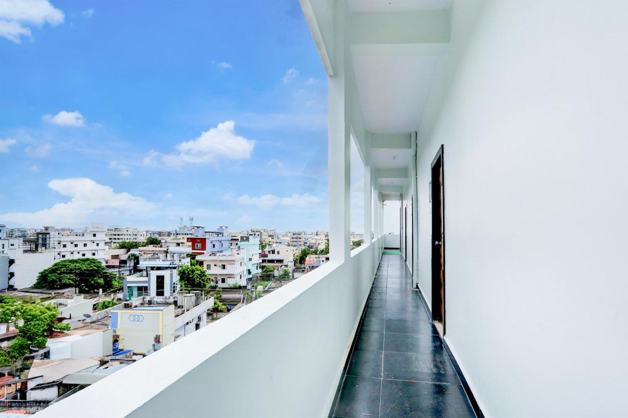 Hotel O Pr Grand Khammam エクステリア 写真